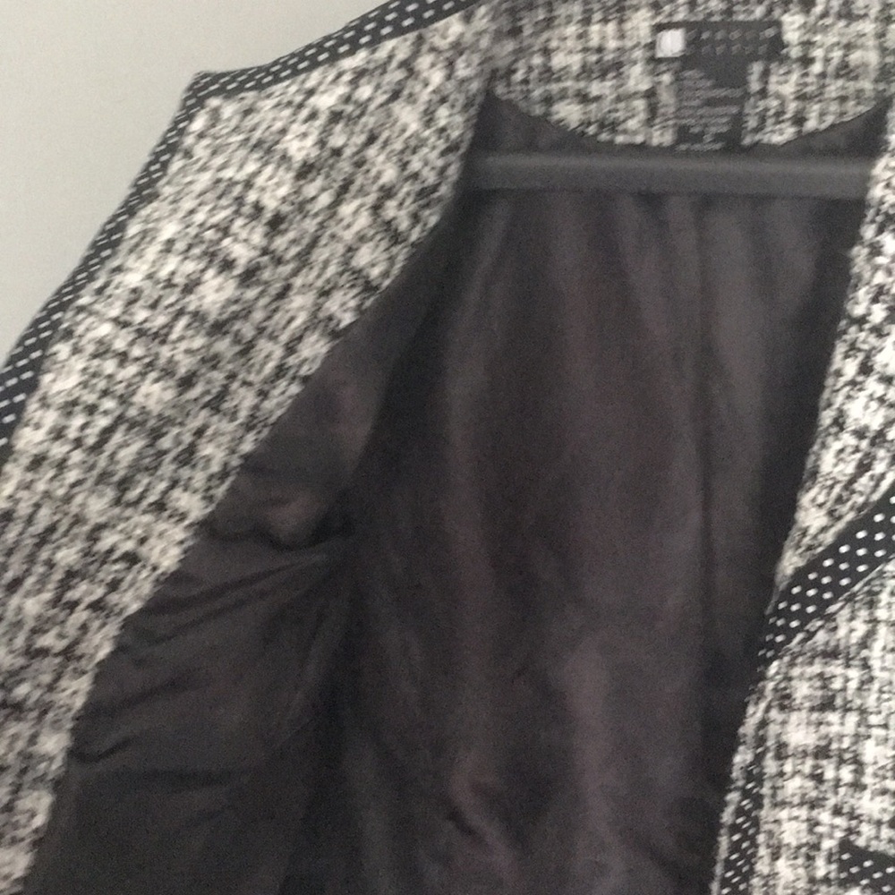 Blazer - Picture 4 of 4